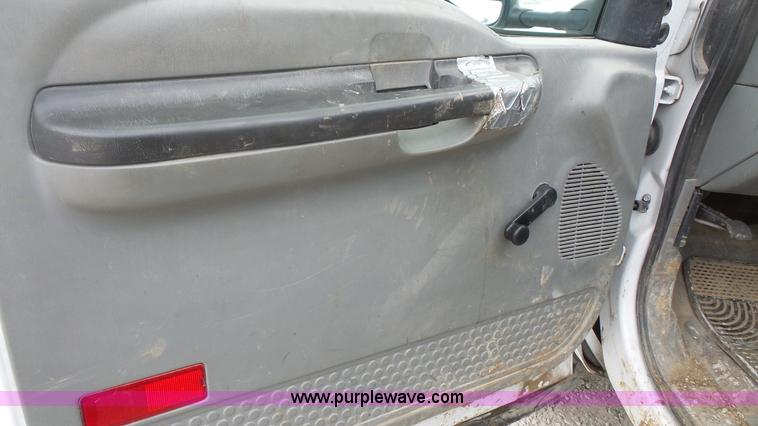 image for item L4807 2006 Ford F450 flatbed truck