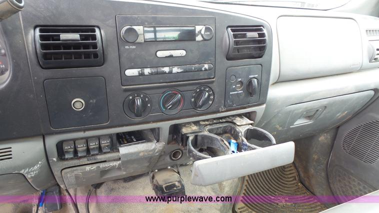 image for item L4807 2006 Ford F450 flatbed truck