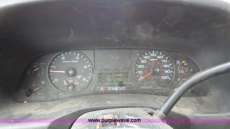 image for item L4807 2006 Ford F450 flatbed truck