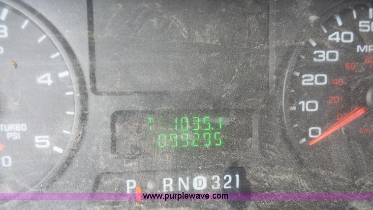 image for item L4807 2006 Ford F450 flatbed truck