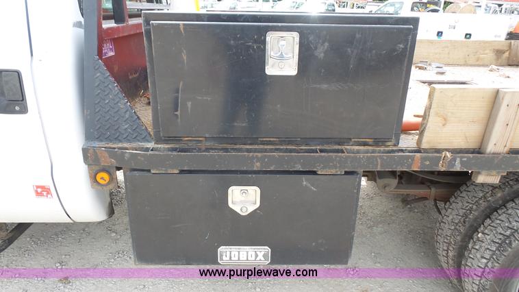 image for item L4807 2006 Ford F450 flatbed truck