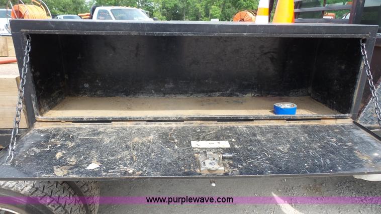 image for item L4807 2006 Ford F450 flatbed truck