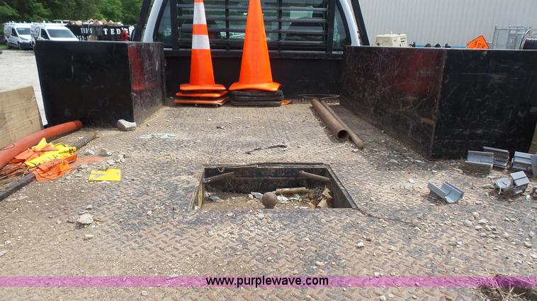 image for item L4807 2006 Ford F450 flatbed truck