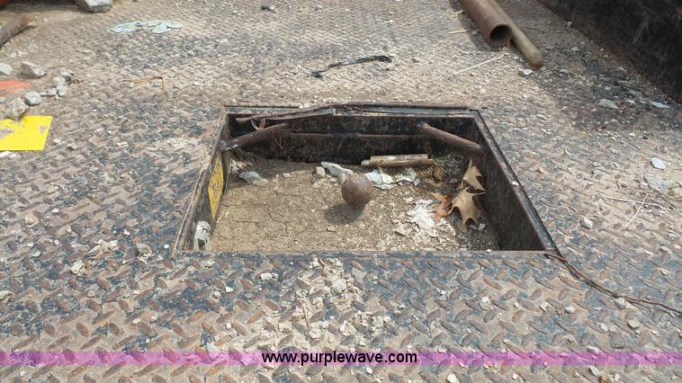 image for item L4807 2006 Ford F450 flatbed truck