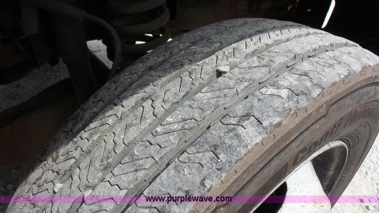 image for item L4807 2006 Ford F450 flatbed truck