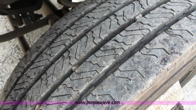 image for item L4807 2006 Ford F450 flatbed truck