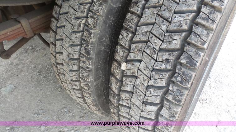 image for item L4807 2006 Ford F450 flatbed truck