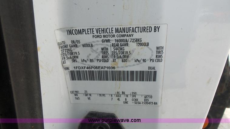 image for item L4807 2006 Ford F450 flatbed truck