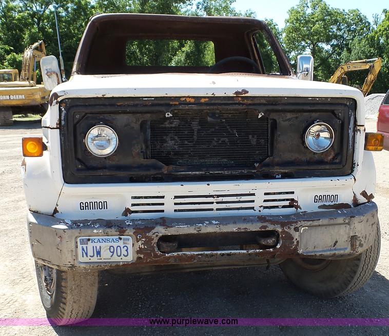 image for item L4918 1978 GMC 6500 truck cab and chassis