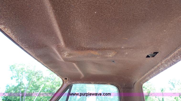 image for item L4918 1978 GMC 6500 truck cab and chassis