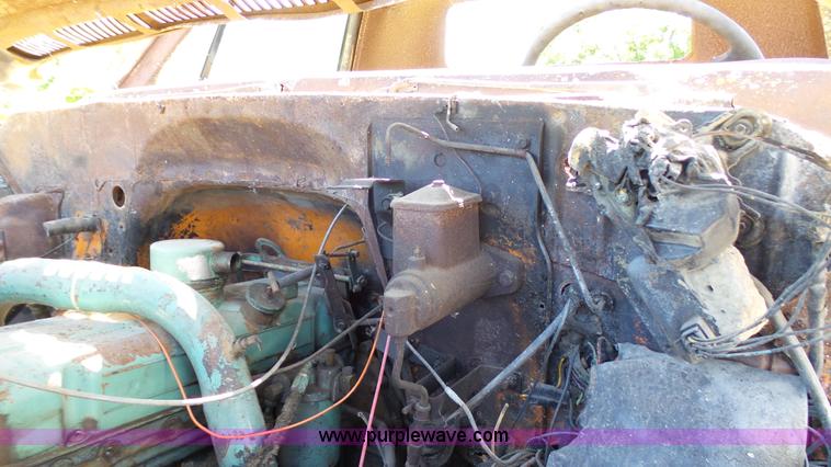 image for item L4918 1978 GMC 6500 truck cab and chassis