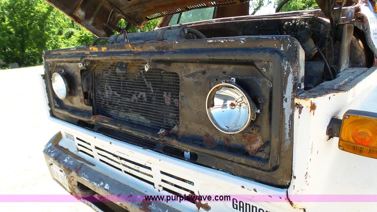 image for item L4918 1978 GMC 6500 truck cab and chassis