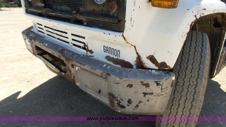 image for item L4918 1978 GMC 6500 truck cab and chassis