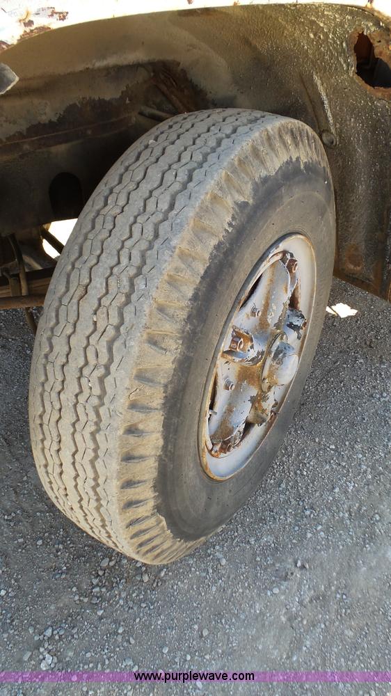 image for item L4918 1978 GMC 6500 truck cab and chassis