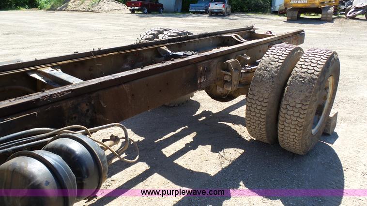 image for item L4918 1978 GMC 6500 truck cab and chassis