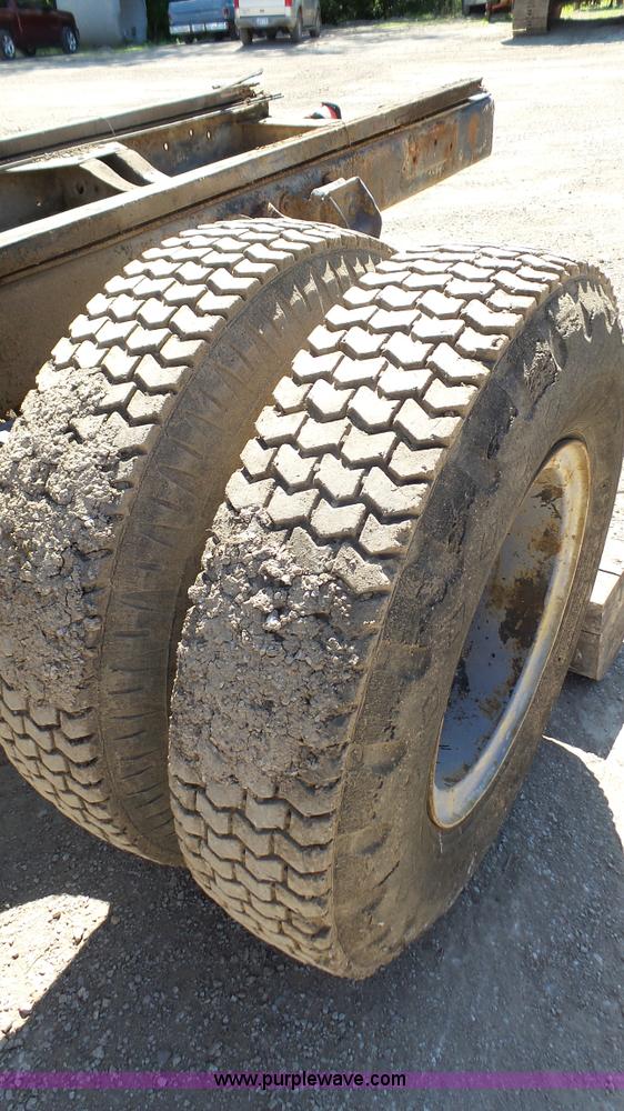 image for item L4918 1978 GMC 6500 truck cab and chassis