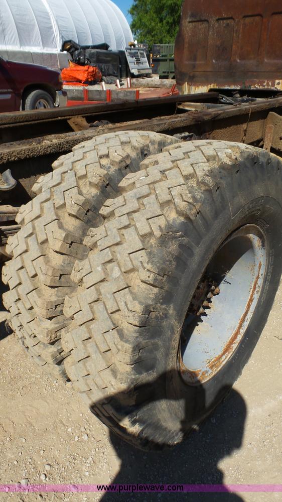 image for item L4918 1978 GMC 6500 truck cab and chassis