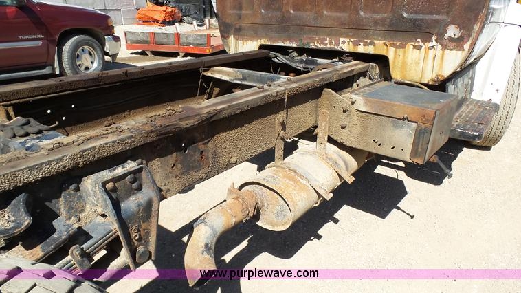 image for item L4918 1978 GMC 6500 truck cab and chassis