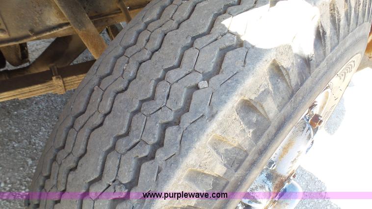 image for item L4918 1978 GMC 6500 truck cab and chassis