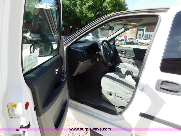 image for item L5884 2008 Chevrolet Uplander van