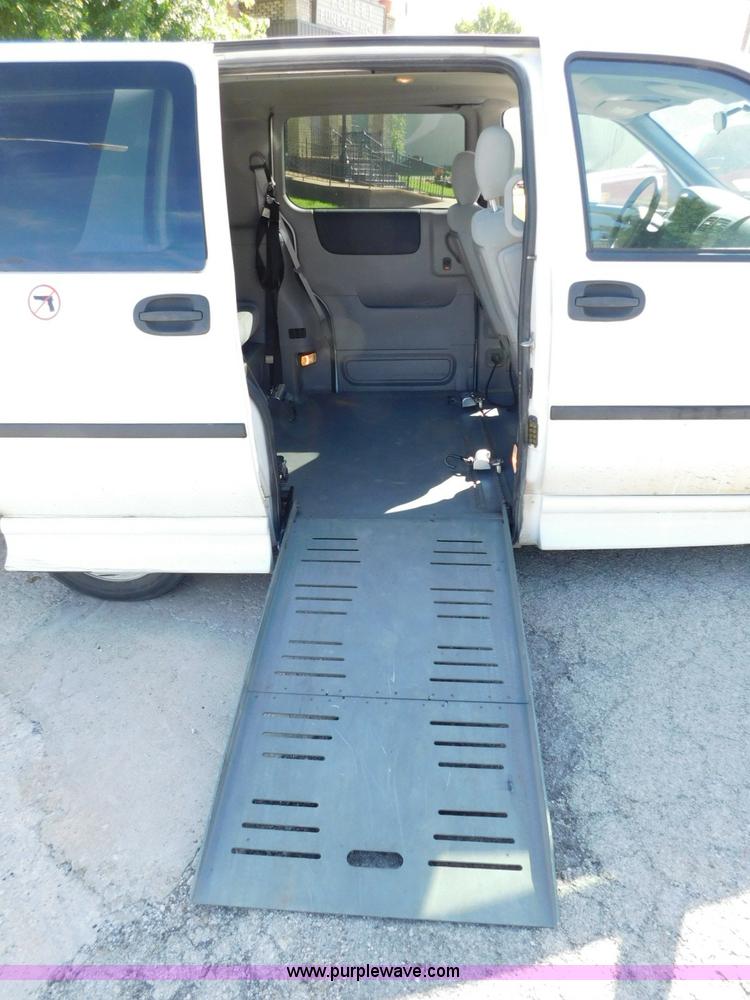 image for item L5884 2008 Chevrolet Uplander van