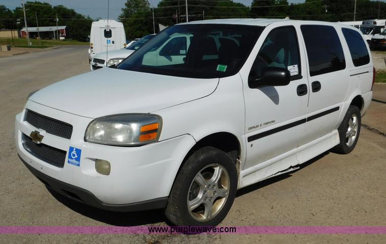 image for item L5886 2008 Chevrolet Uplander van