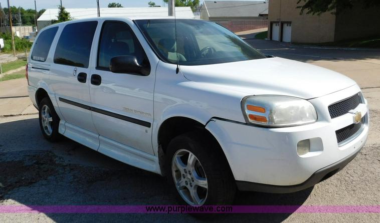 image for item L5886 2008 Chevrolet Uplander van