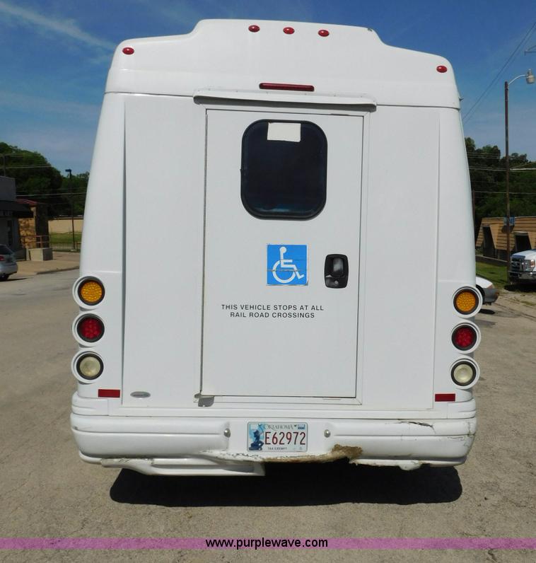 image for item L5887 2006 Ford E350 Super Duty bus