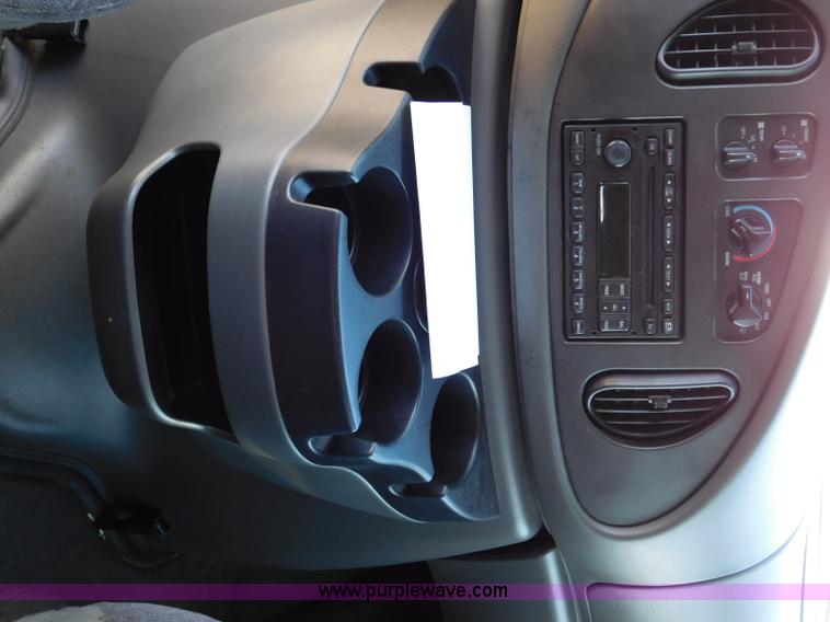 image for item L5887 2006 Ford E350 Super Duty bus