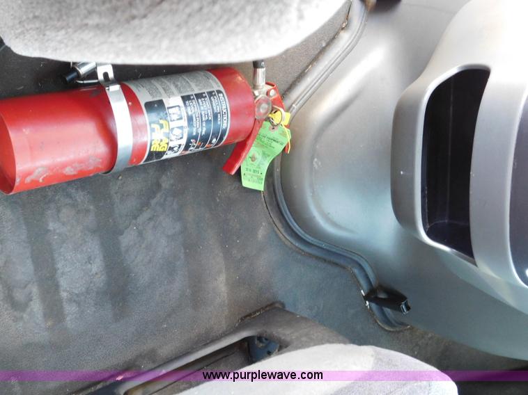 image for item L5887 2006 Ford E350 Super Duty bus