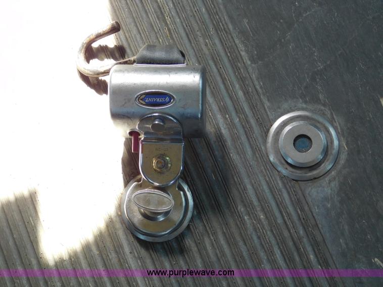 image for item L5887 2006 Ford E350 Super Duty bus