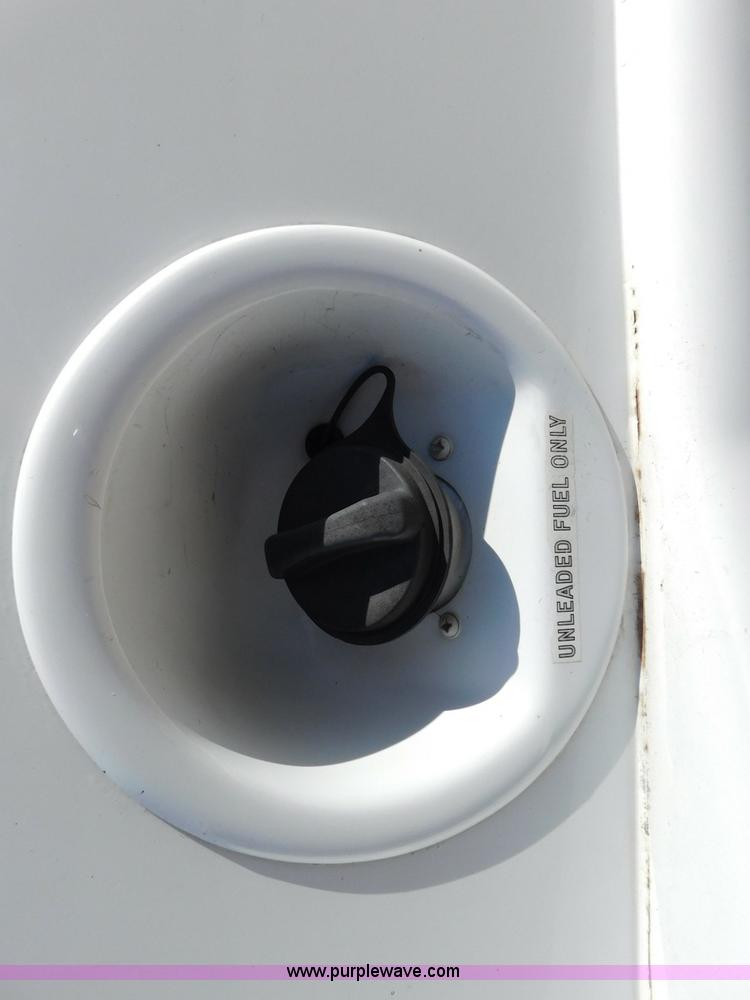 image for item L5887 2006 Ford E350 Super Duty bus