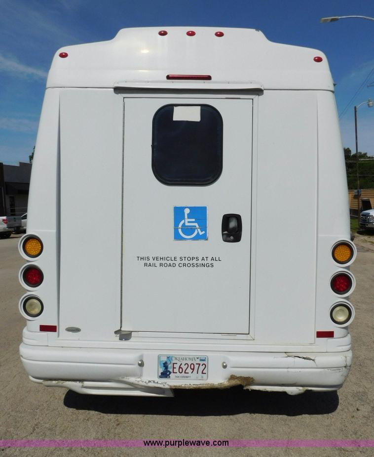 image for item L5887 2006 Ford E350 Super Duty bus