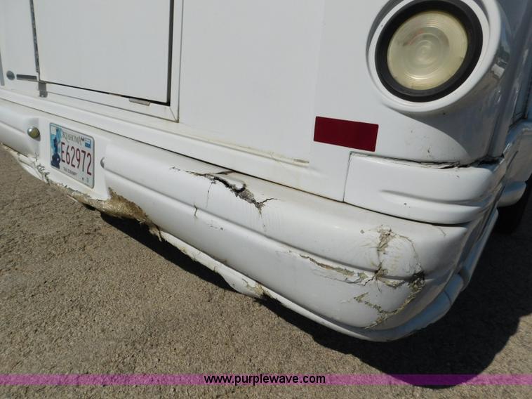 image for item L5887 2006 Ford E350 Super Duty bus