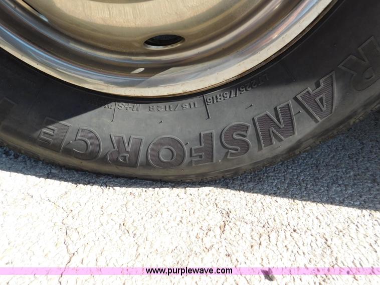 image for item L5887 2006 Ford E350 Super Duty bus