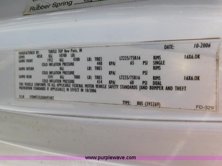 image for item L5887 2006 Ford E350 Super Duty bus