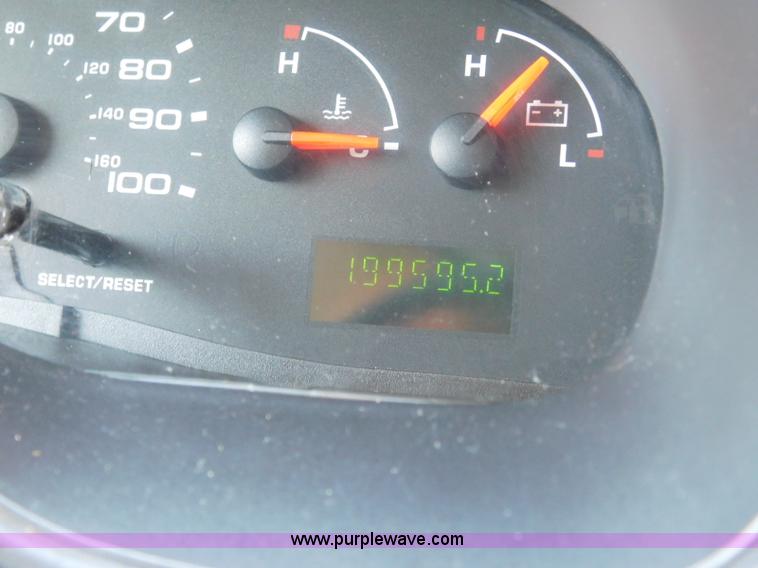 image for item L5887 2006 Ford E350 Super Duty bus