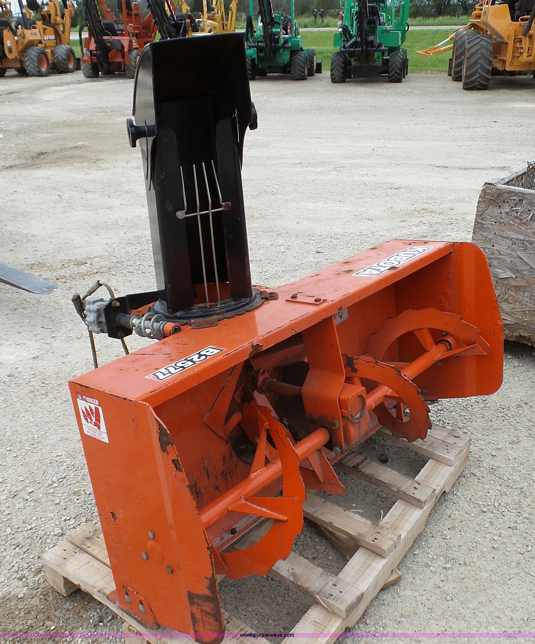Kubota B2577 snow blower in Clinton, IL Item BW9758 sold Purple Wave