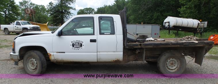 image for item AG9232 1996 Chevrolet 1500 flatbed pickup truck