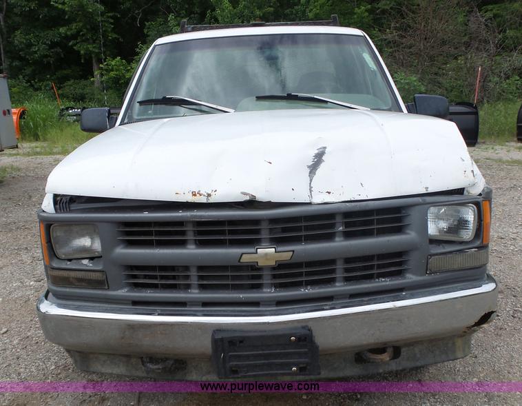 image for item AG9232 1996 Chevrolet 1500 flatbed pickup truck