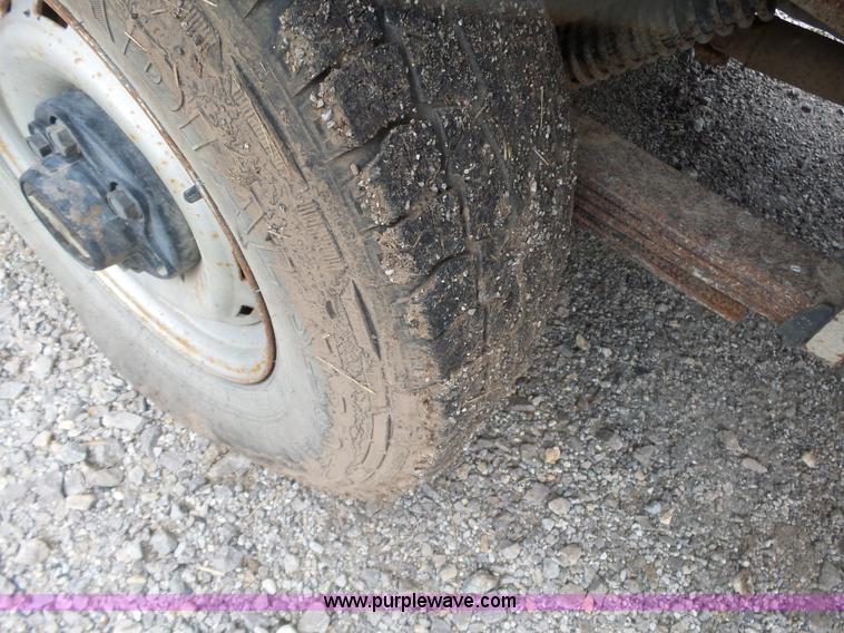 image for item AG9232 1996 Chevrolet 1500 flatbed pickup truck