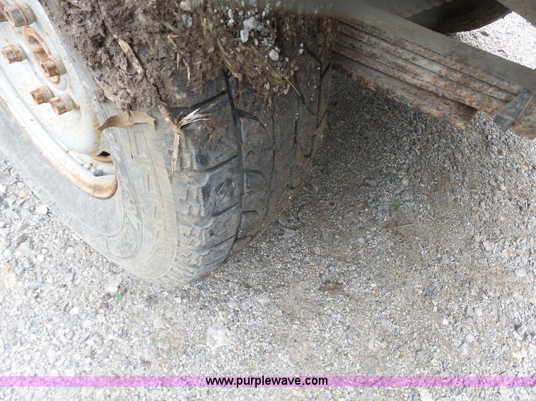 image for item AG9232 1996 Chevrolet 1500 flatbed pickup truck