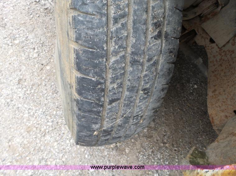 image for item AG9232 1996 Chevrolet 1500 flatbed pickup truck