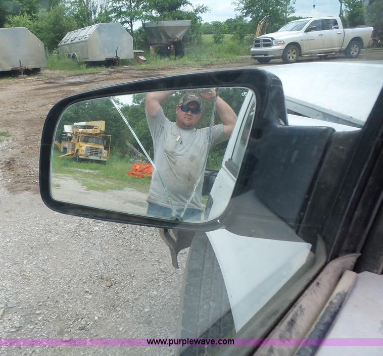 image for item AG9232 1996 Chevrolet 1500 flatbed pickup truck