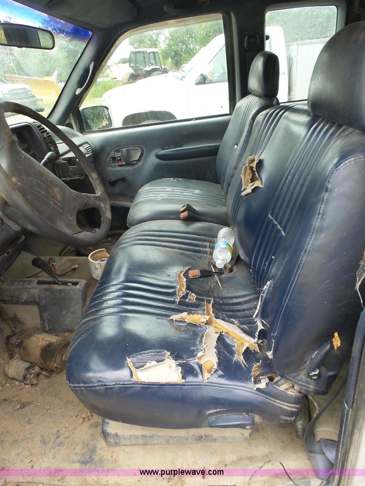 image for item AG9232 1996 Chevrolet 1500 flatbed pickup truck