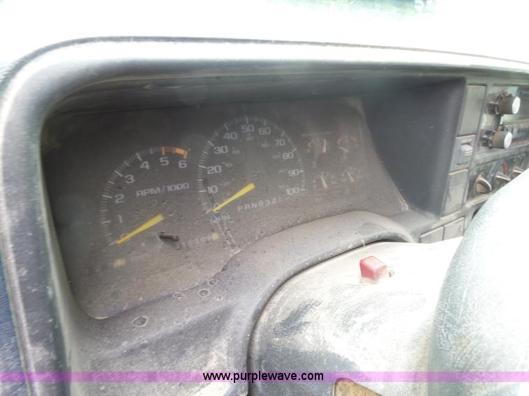 image for item AG9232 1996 Chevrolet 1500 flatbed pickup truck