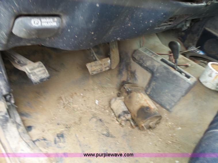 image for item AG9232 1996 Chevrolet 1500 flatbed pickup truck