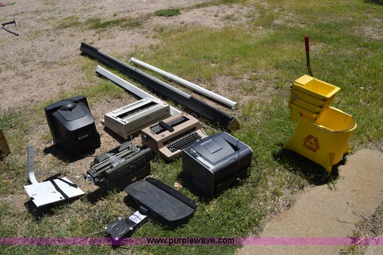 Office supplies in Hutchinson, KS Item AR9562 sold Purple Wave