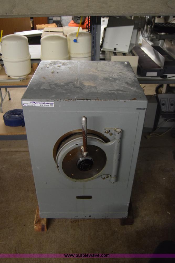 York safe in Wichita, KS Item AR9589 sold Purple Wave