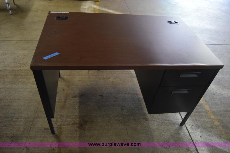 (9) metal office desks in Wichita, KS Item AR9602 sold Purple Wave
